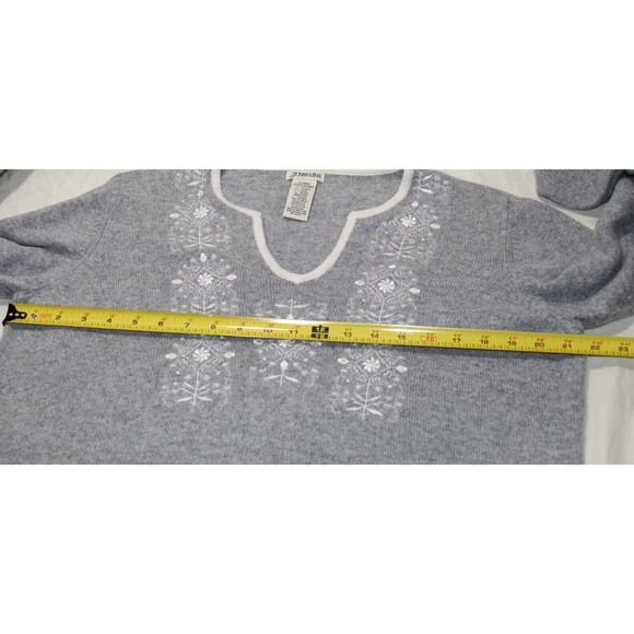 Vtg St. John's Bay Women's XL Sweater Grey Embroiled Floral Sweat heart Neck - Picture 7 of 8
